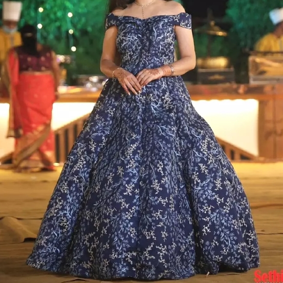 Ball gown | Navy blue - Picture 3 of 3